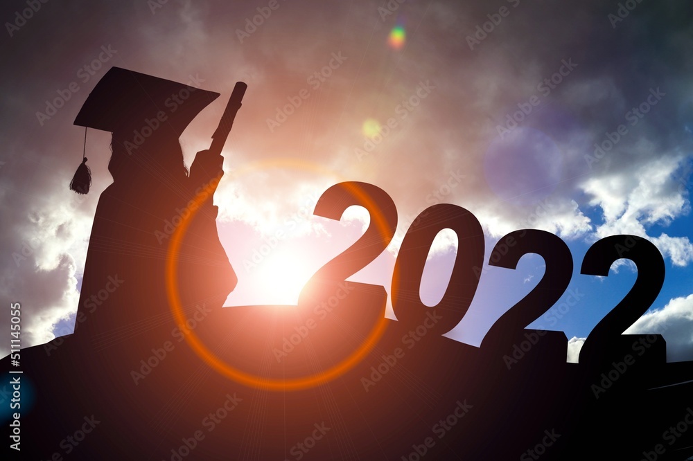 剪影2022年毕业男士和数字，教育祝贺理念，