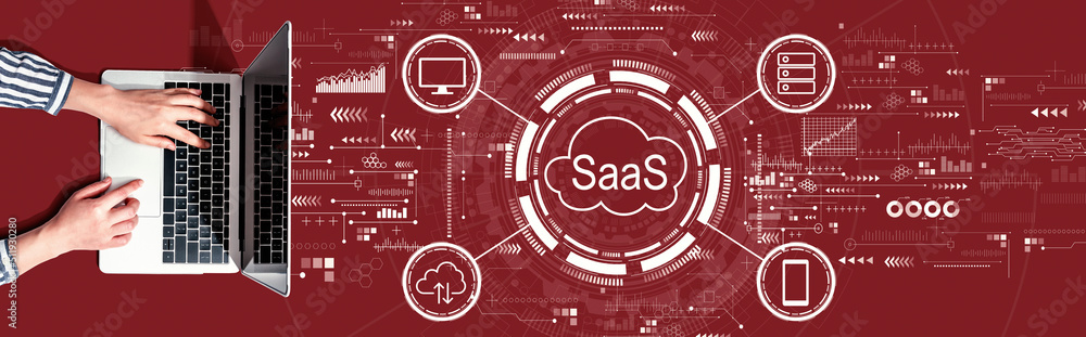 SaaS-软件即服务概念，用户使用笔记本电脑