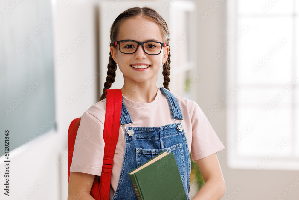 光教室里的聪明女孩