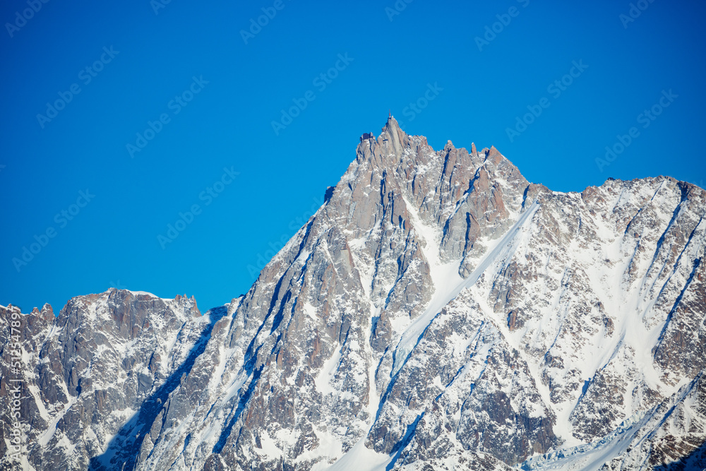 法国阿尔卑斯山勃朗峰上的Aiguille du Midi峰