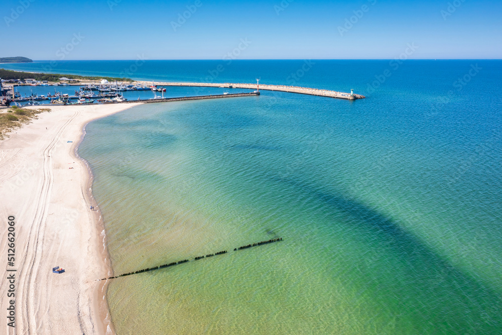 波罗的海沿岸Wladyslawowowo海滩夏季空中景观。波兰。