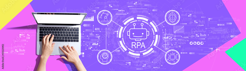 机器人过程自动化RPA主题与使用笔记本电脑的人