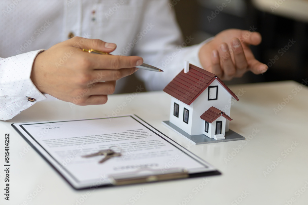 The real estate agent presents the contract documents and explains the conditions for signing contra