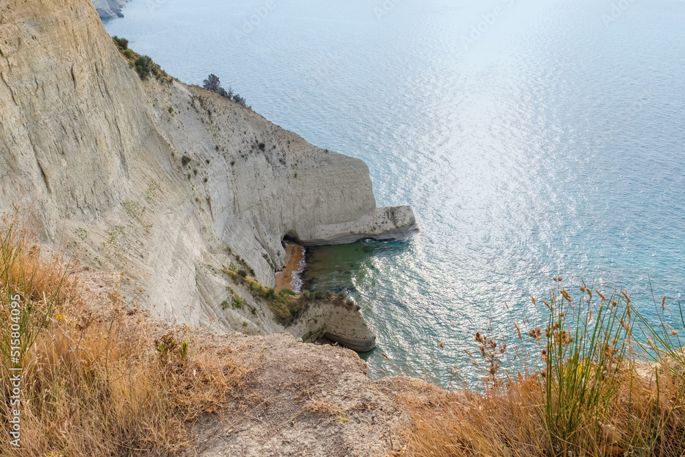 海上度假胜地美丽悬崖的如画景色