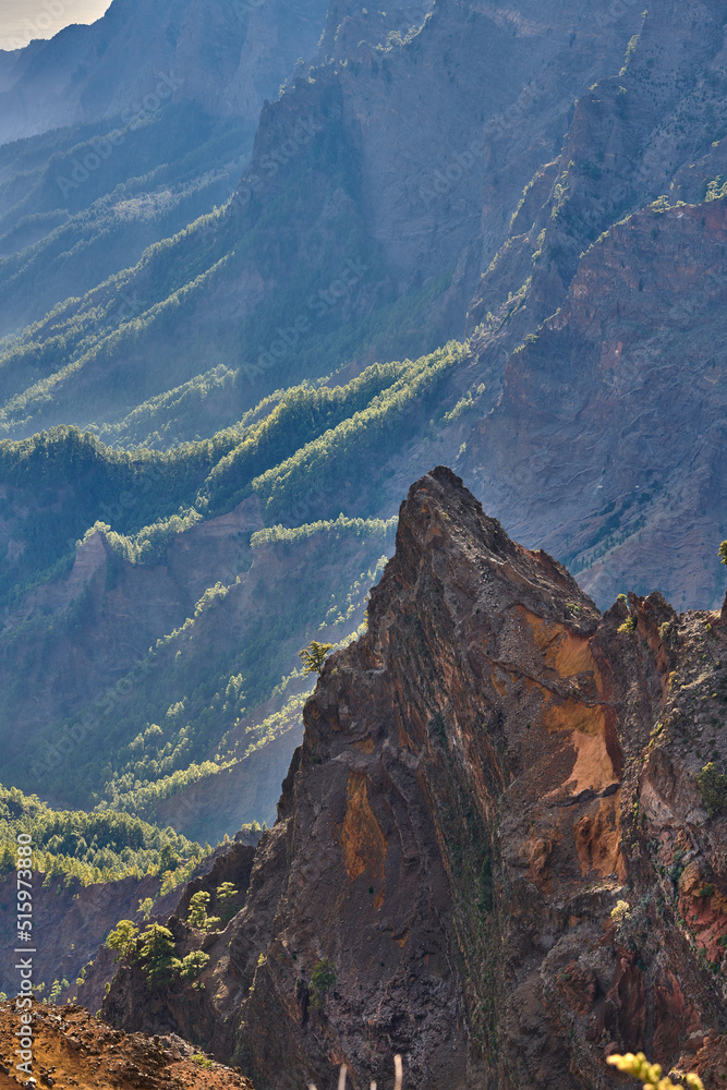 西班牙加那利群岛拉帕尔马Roque de Los Muchachos的山景。鲁格景观