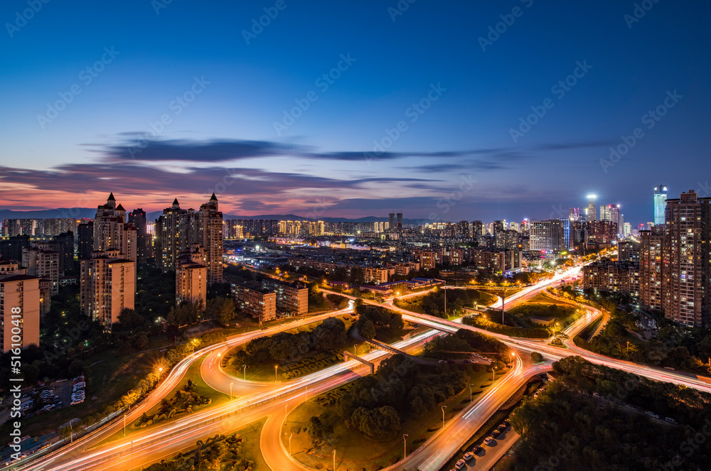 夜间城市交通