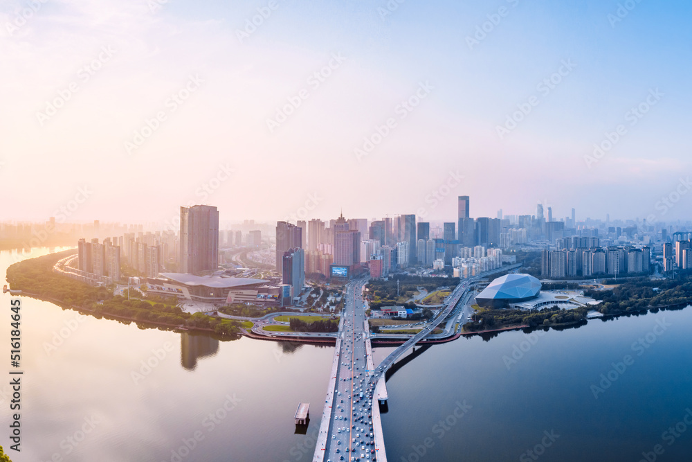 中国辽宁省沈阳市浑河沿岸CBD城市天际线全景