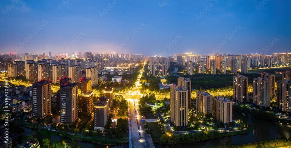 亚洲中国嘉兴城市建筑-住宅区景观鸟瞰图。美丽的城市景观