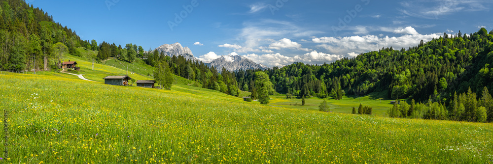 奥地利Heutal、Unken、Pinzgau、Salzburg Land、Au的田园诗般的高山景观全景