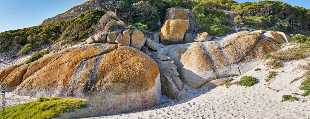 南非西开普省岩石海岸上的巨石，美丽海滩的景观