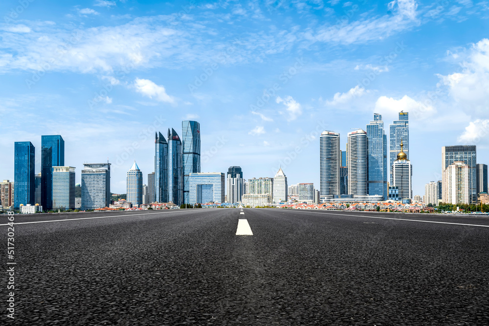 城市道路地面与现代建筑景观