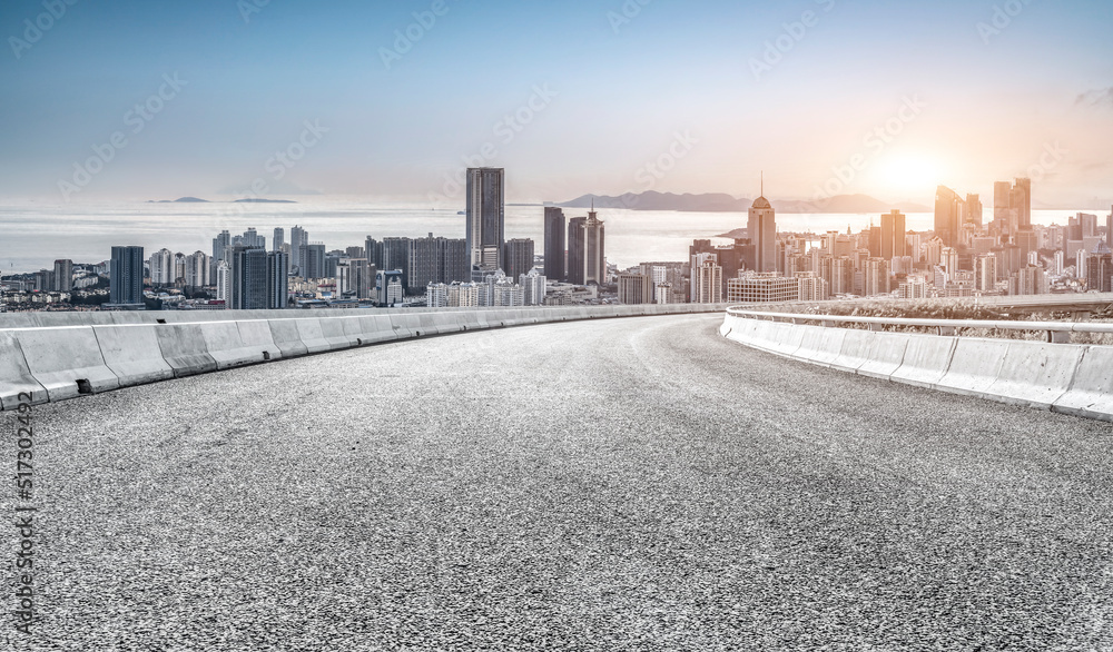 城市道路地面与现代建筑景观