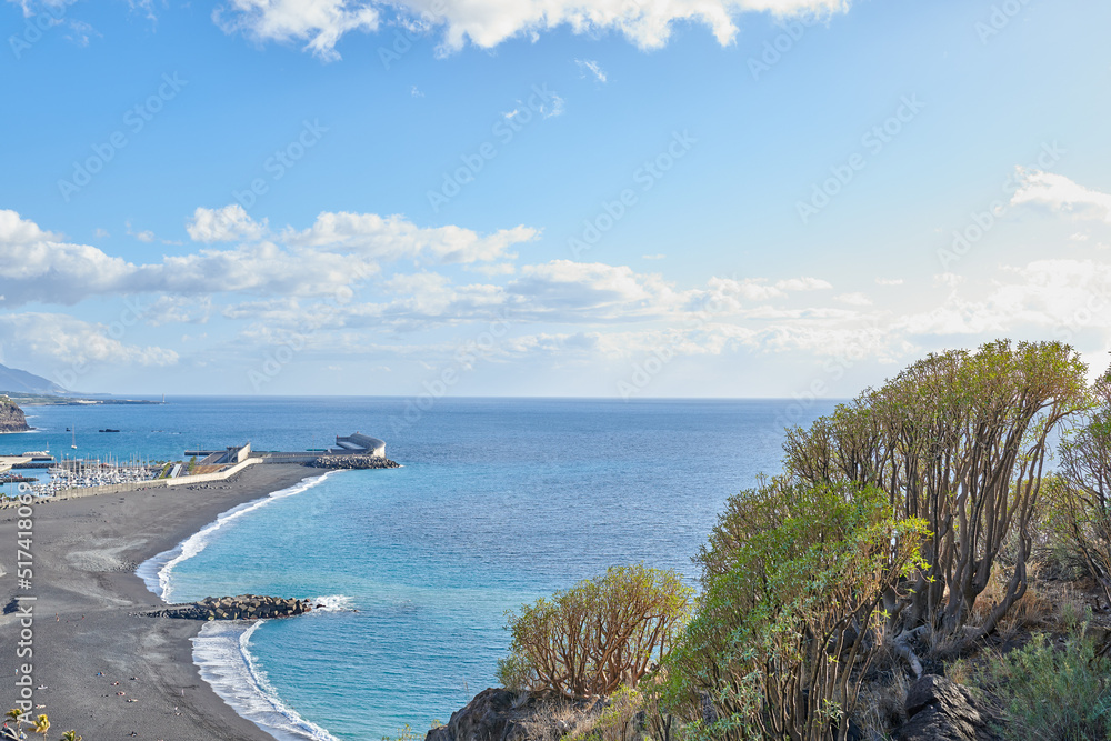 西班牙拉帕尔马海滨旅游城市塔扎科特港的海滨和海景