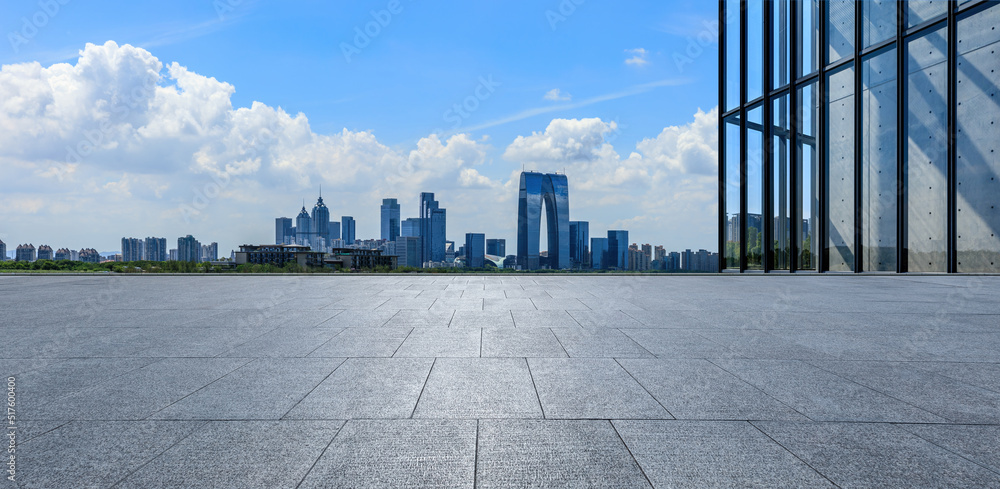 中国苏州城市天际线和空层现代建筑的全景。