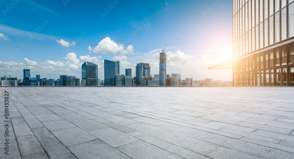 中国苏州的全景天际线和空层现代建筑。