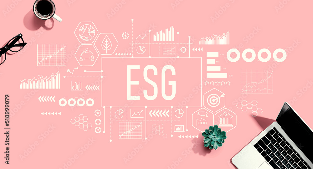 ESG-粉色背景笔记本电脑的环境、社会和治理概念