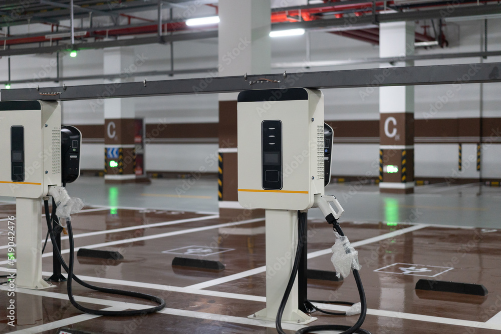 Electric vehicle charging station