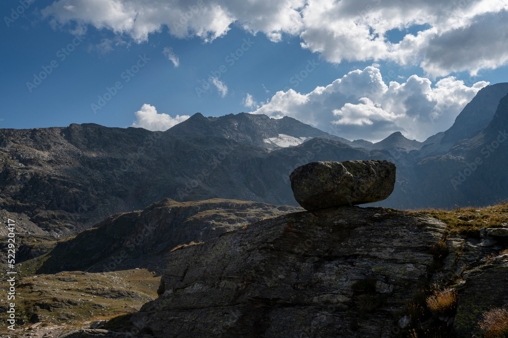 Paysage de montagne autour du bivouac Hannibal dans les Alpes sur la frontière France Italie en été