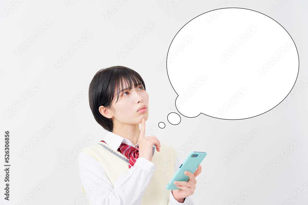 白背景でスマホを持って考える女子高生　吹き出しあり