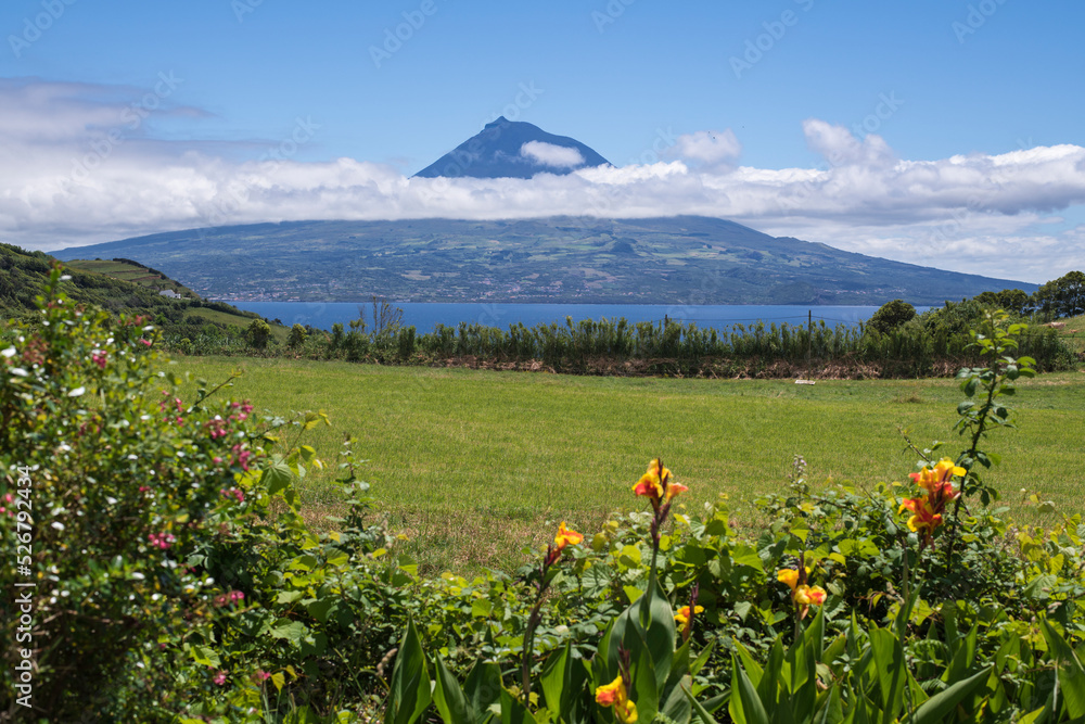 皮科火山/从法亚尔岛到皮科岛与皮科火山、高地的景色