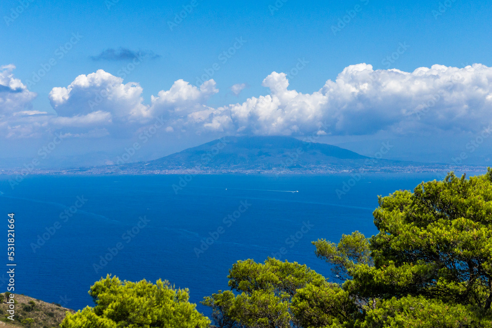 卡普里岛蒙特索拉罗维苏威火山景观