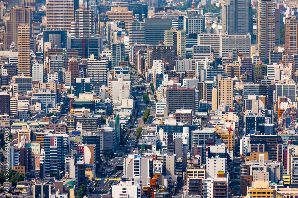 高層ビルの上から見える大阪の街並み