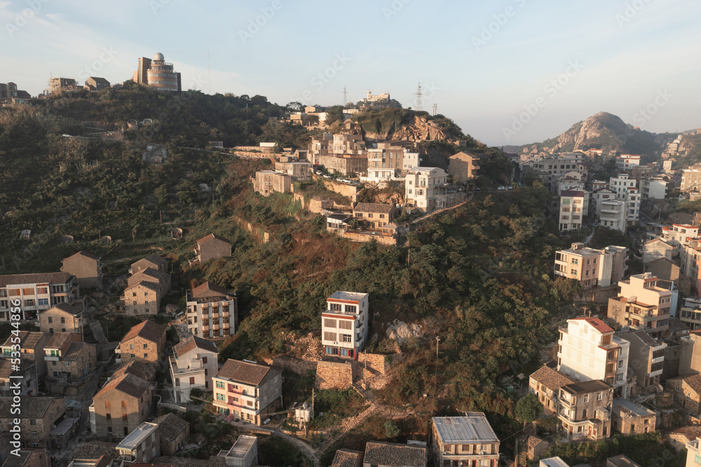 浙江台州山上的住宅。