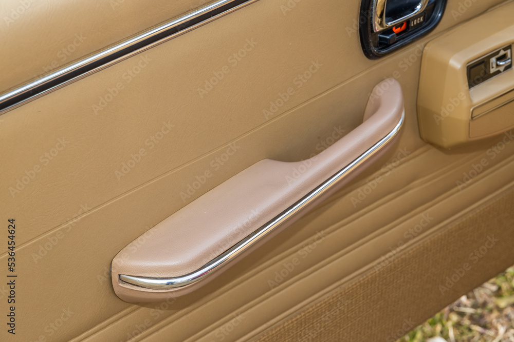 古い車のドアハンドル　Old car door handle (door knob)