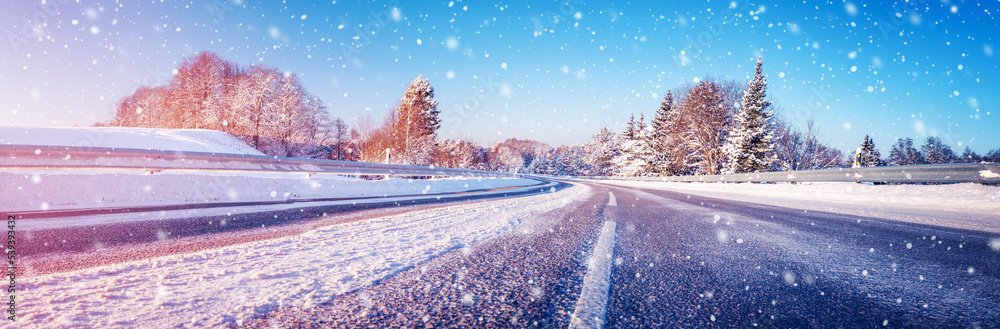 冬季雪路全景