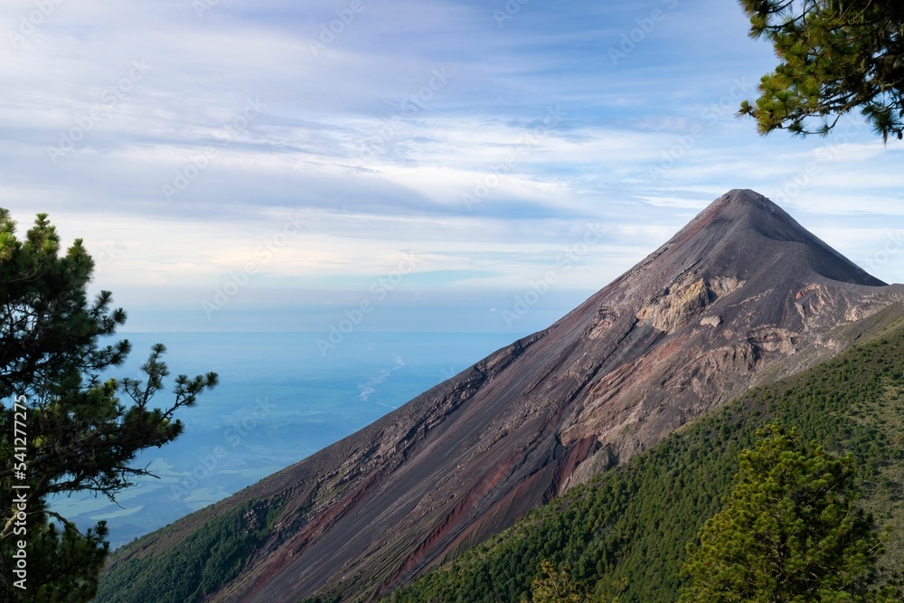 危地马拉安提瓜岛阿卡特南戈火山的日出