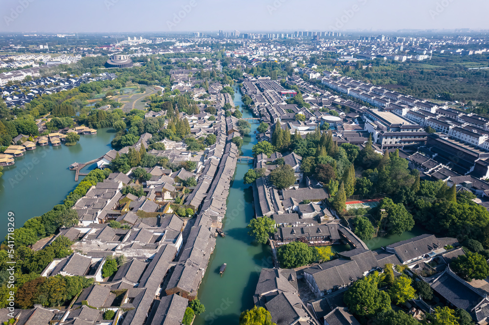 中国乌镇河两岸古建筑风光