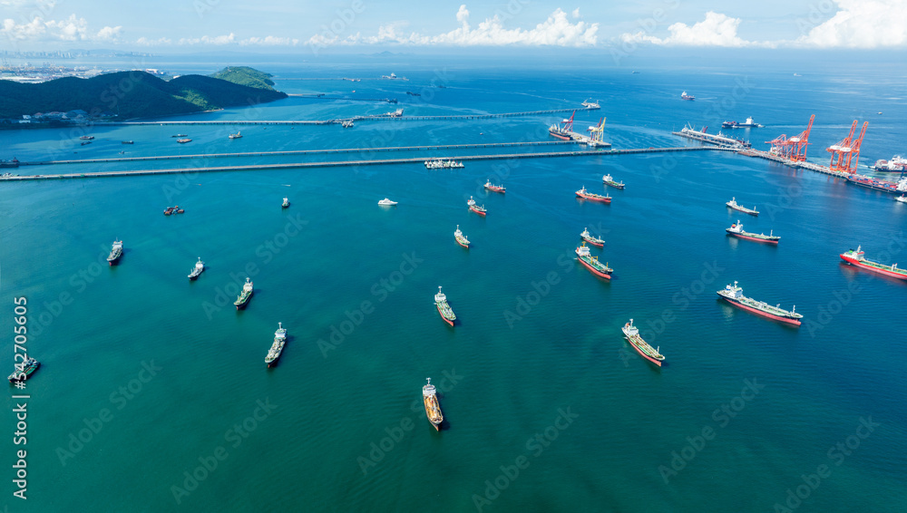 海洋湾石油化工出口海上系泊的原油天然气油轮、集装箱船