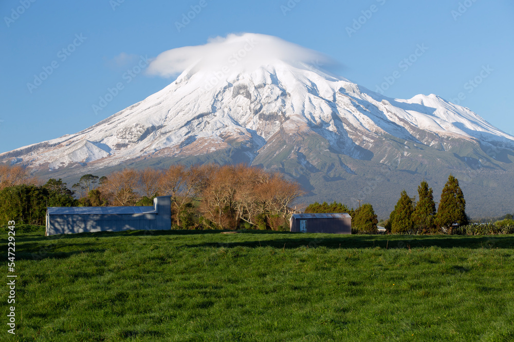 雪山塔拉纳基农场棚屋