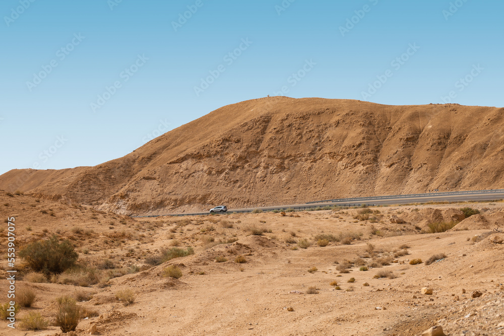 高山公路的美丽沙漠景观