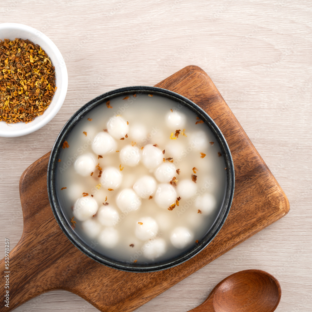 Little white tangyuan with sweet osmanthus honey and syrup soup.