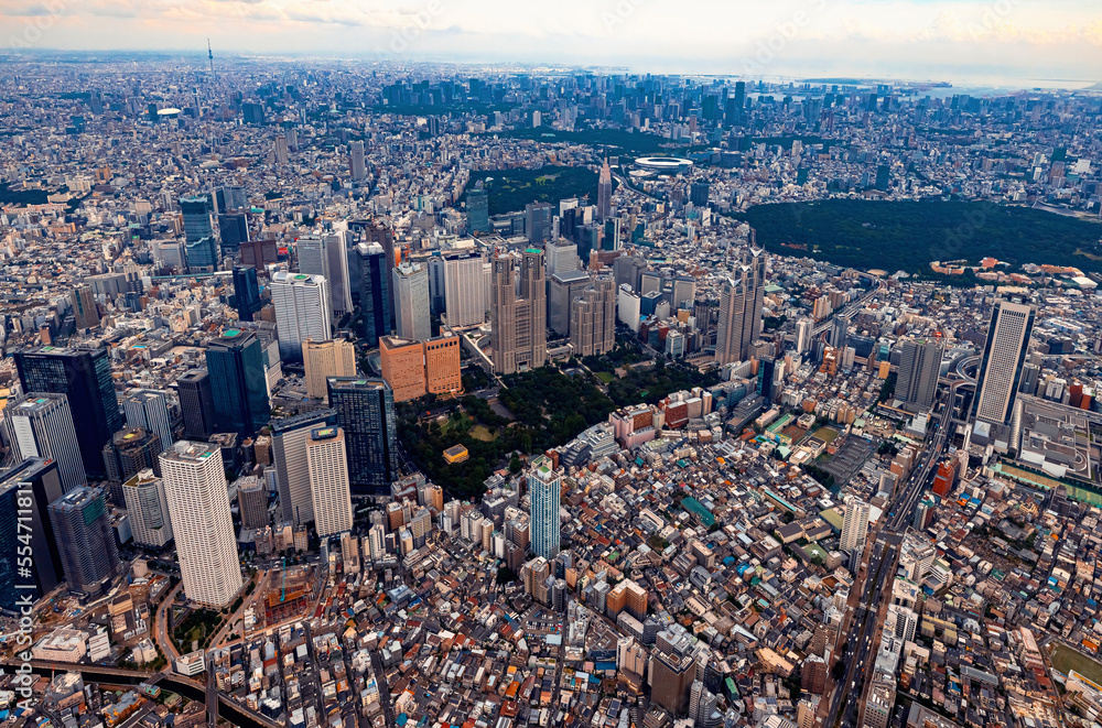 日本东京新宿摩天大楼鸟瞰图