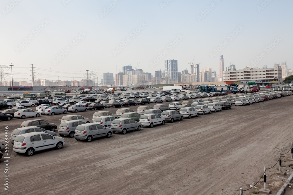 阿联酋沙迦垃圾车市场上有很多二手车