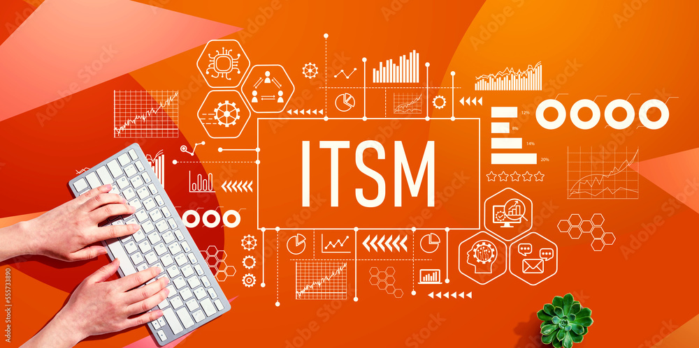 ITSM-有人使用计算机键盘的信息技术服务管理主题