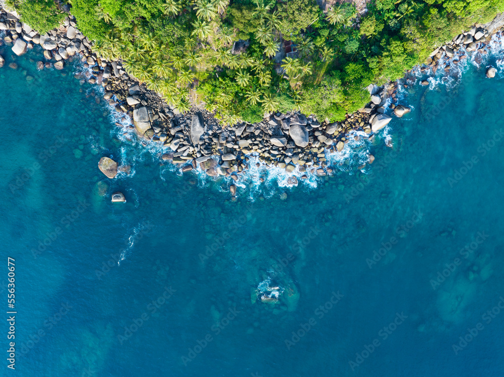 海面鸟瞰图，蓝色波浪和水面纹理的鸟瞰图，海滨b