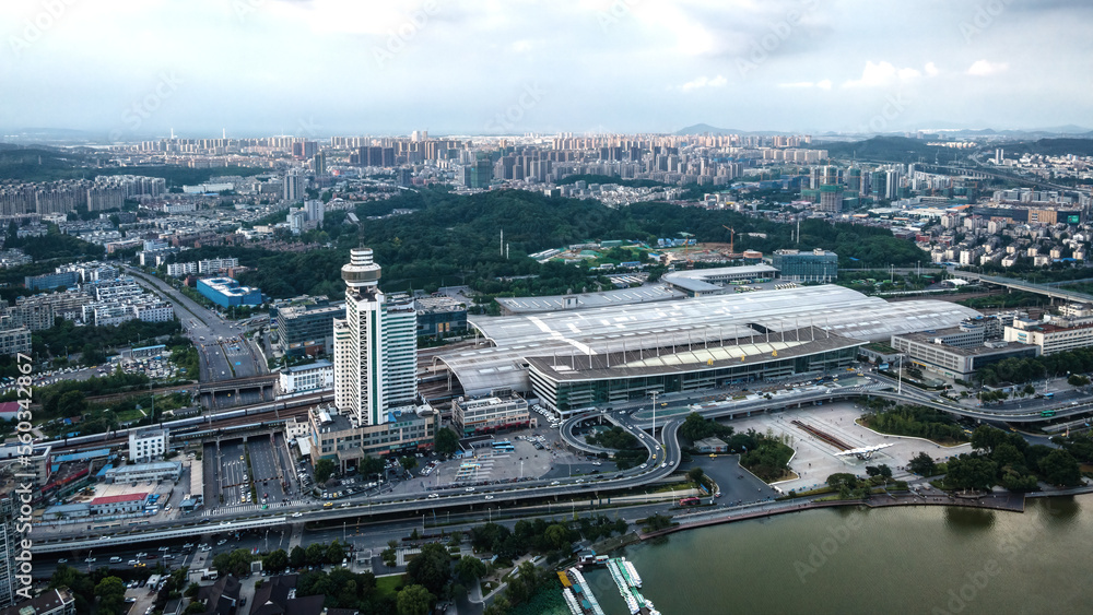 南京玄武湖畔城市景观