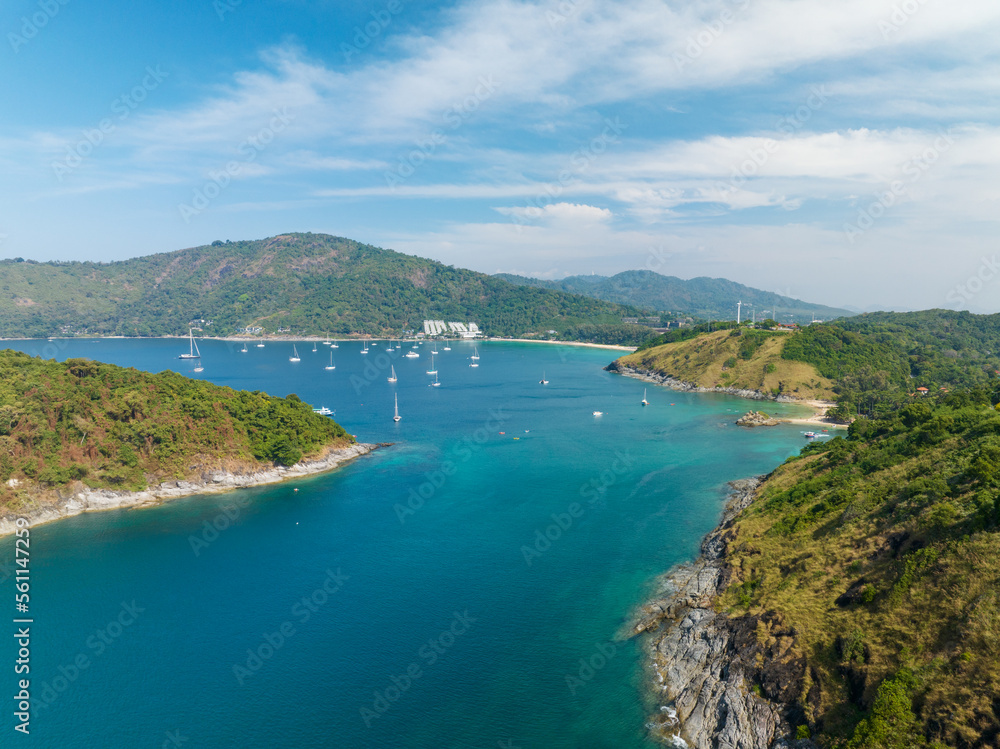 空中俯瞰旅游船、海上帆船、夏季美丽大海