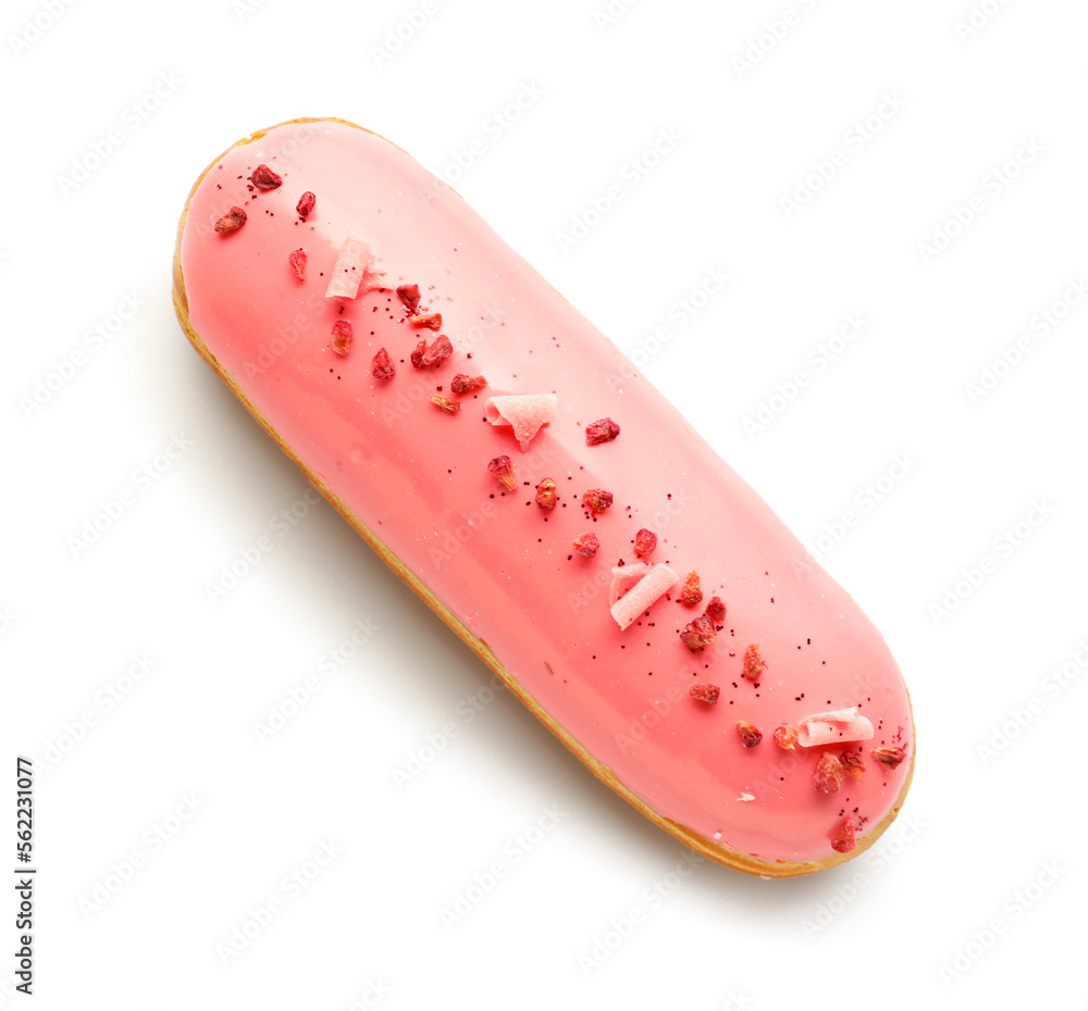 白色背景下隔离的美味釉面eclair