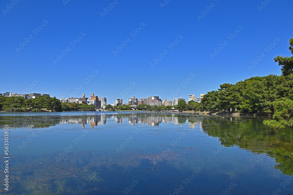 大濠公園「菖蒲島から望む大濠池」