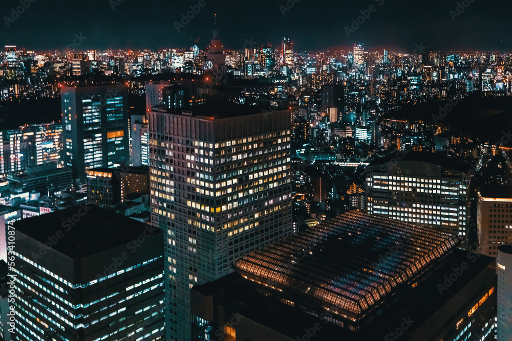 日本东京新宿夜晚的摩天大楼