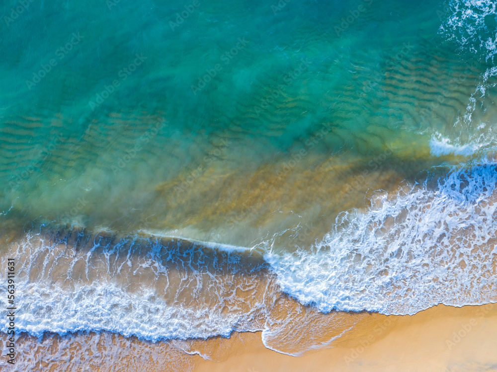 海面鸟瞰图，波浪和水面纹理的鸟瞰图，绿松石海背景