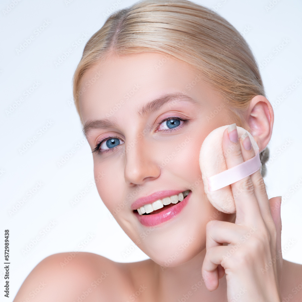 Closeup personable beautiful natural soft makeup woman using powder puff for facial makeup concept. 