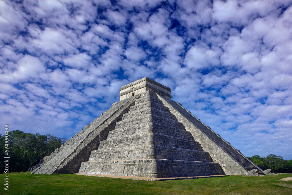 Chichén Itzá pyramid ruins, with blue sky with white clouds, Yucatán in Mexico. Traveling in central