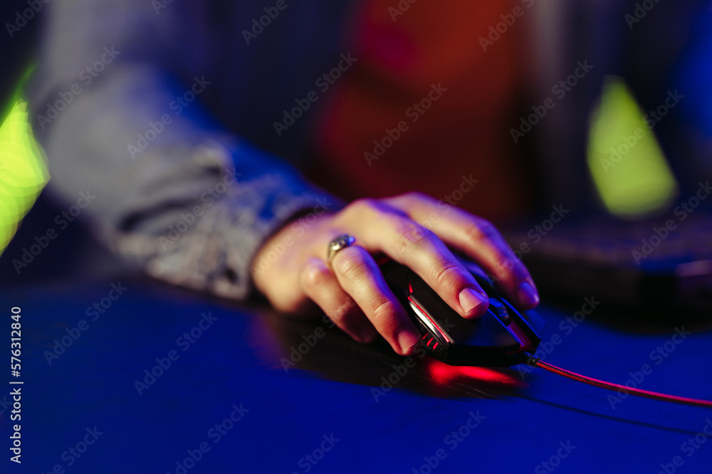 Gamers hand navigating a mouse on a gaming computer