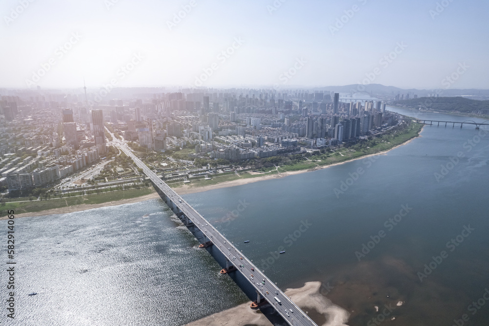 Scenery on the west bank of the Xiangjiang River in Zhuzhou City, Hunan Province, China