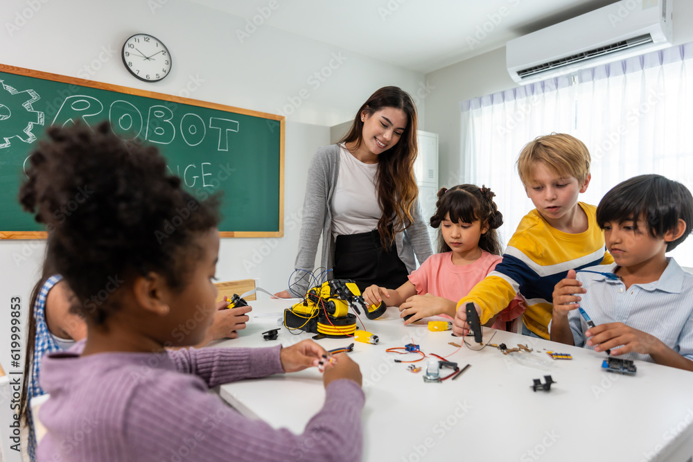 Caucasian woman teacher teaching a lesson to kids at elementary school. 